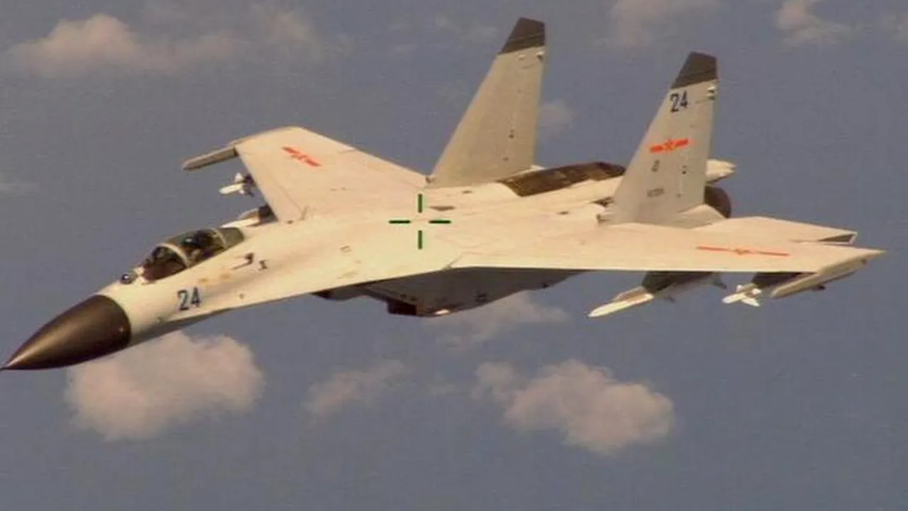 Un avion chinez a efectuat „manevre periculoase