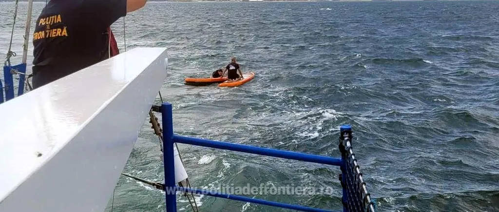 Șapte surferi au fost salvați de Garda de Coastă în Marea Neagră. Din cauza vântului puternic, turiștii nu se puteau întoarce la mal  - VIDEO