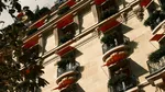 Jaf de un milion de euro la Paris: doi bărbați s-au cățărat pe fațada hotelului Plaza Athénée și au spart un apartament. Cu ce obiecte de valoare au reușit să fugă