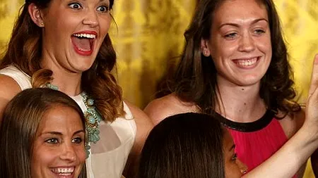 FOTO: Ce i-au făcut baschetbalistele americane președintelui Obama