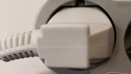 3 electrocasnice pe care nu trebuie să le alimentezi la prelungitor. Pericolul este uriaș