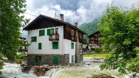 Vremea EXTREMĂ a făcut ravagii în Europa. Mai multe orașe au fost inundate in Italia, iar în Franța, mai multe râuri au ieșit din matcă