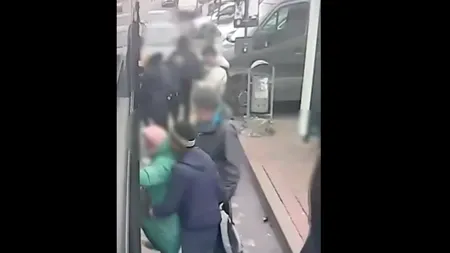 Un bărbat a fost prins în FLAGRANT de polițiștii Capitalei. Acesta a furat un telefon