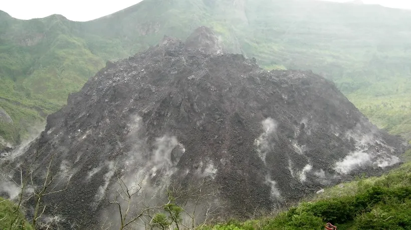 Doi morți și sute de mii de persoane evacuate, după erupția Vulcanului Kelud