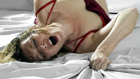 Boala care îi provoacă unei femei de 44 de ani 100 de orgasme pe zi