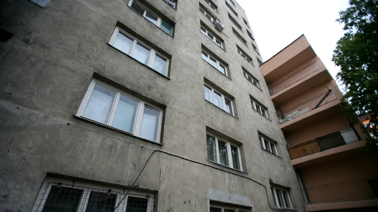 Cum fac studenții bani. Camerele de camin, afacere profitabilă: Sute de euro dați pentru un singur loc