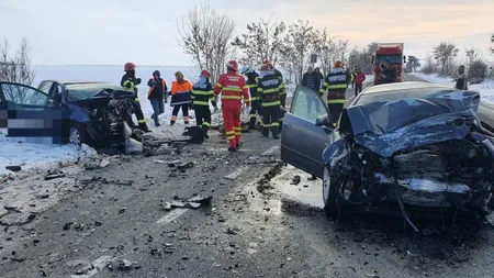 Impact violent între două mașini, în Teleorman. Ambii șoferi au murit, iar un adolescent de 16 ani a fost rănit (VIDEO)