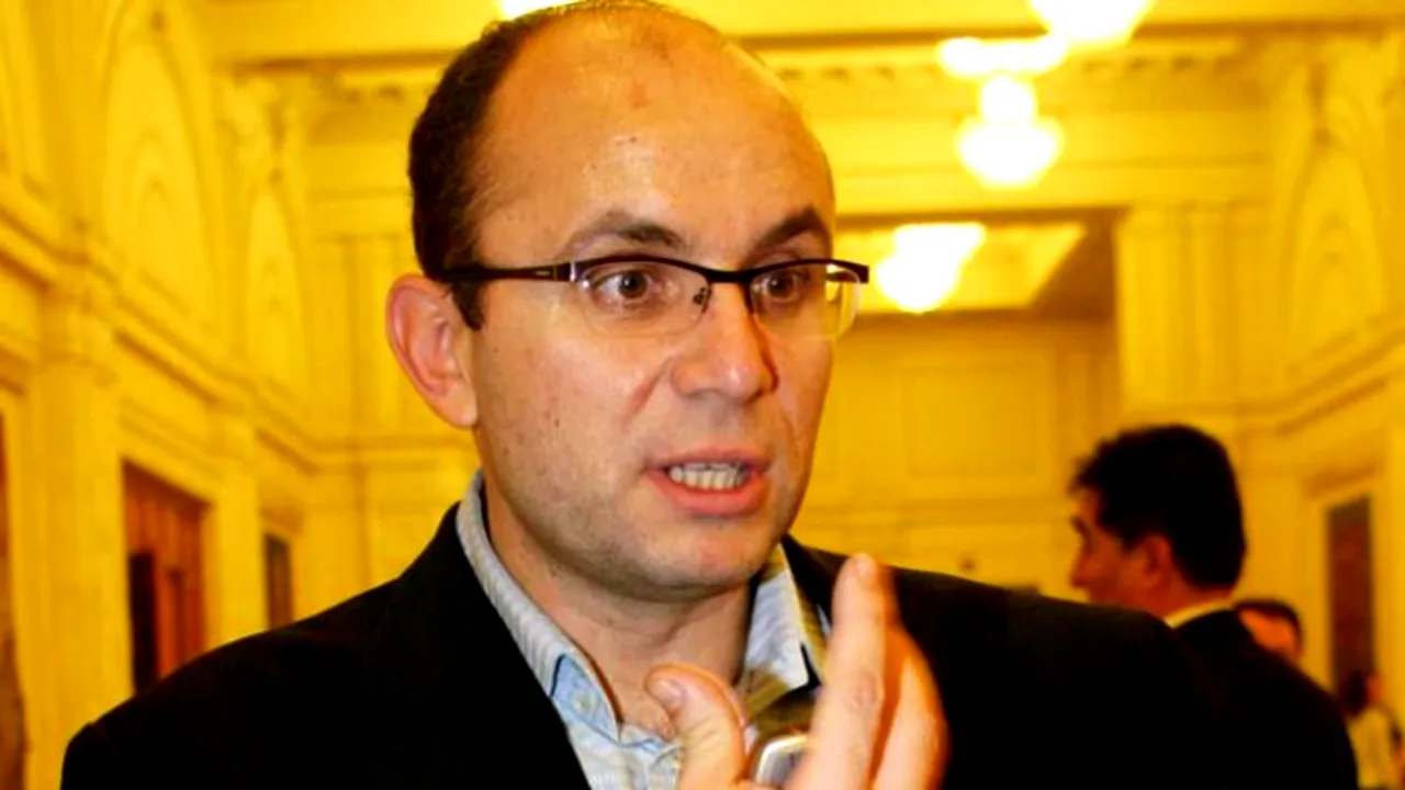 Cozmin Gușă, după ce mașina personală i-a fost sabotată: „Îi bănuiesc pe Vizer sau/și pe cei deranjați de vreo candidatură a mea!”