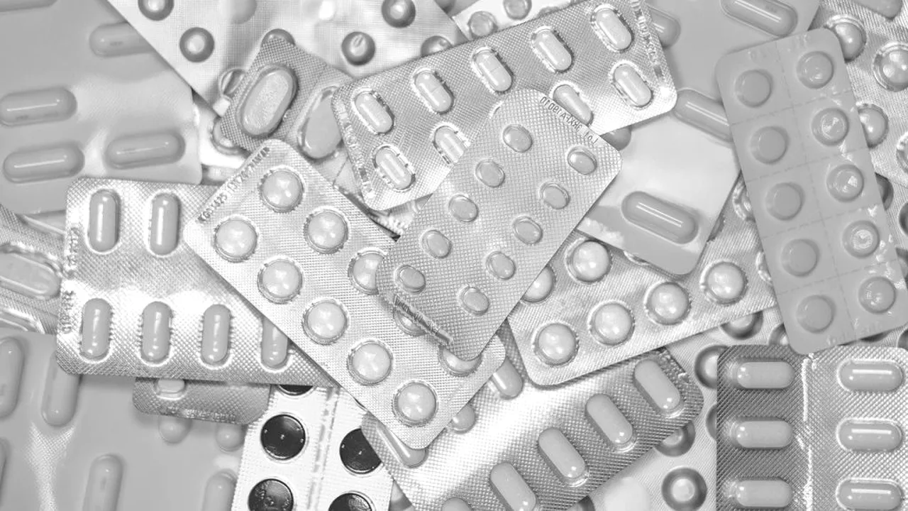 S-a tratat singur de COVID cu paracetamol, dar a murit în urma supradozei! Câte pastile a luat bărbatul