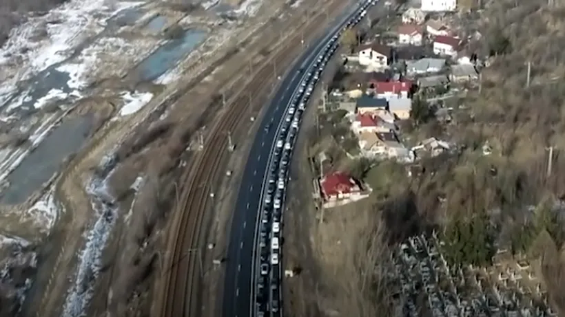 Haosul de pe DN1 s-a mutat pe sensul de întoarcere de la munte. Imagini unice, filmate în weekend cu drona pe cel mai aglomerat drum din țară!