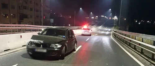 Un șofer băut a intrat cu mașina în parapete, în timp ce era urmărit de Poliție