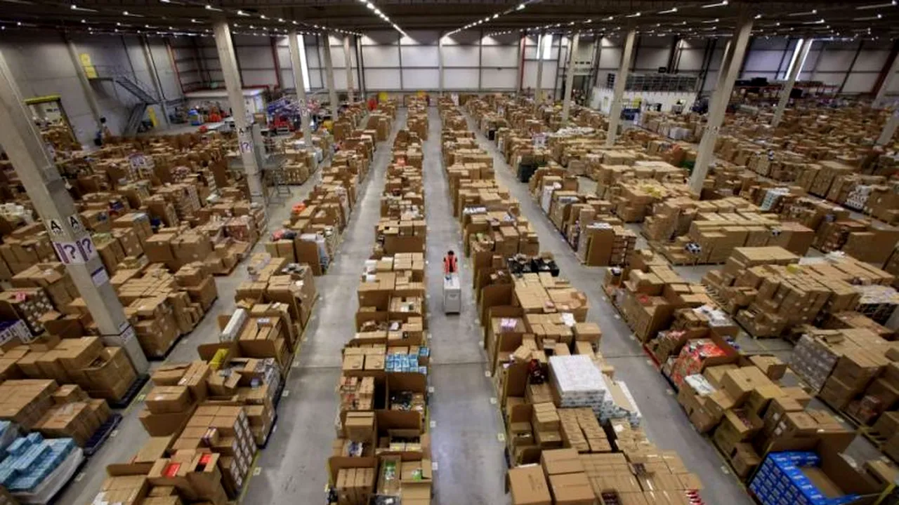 BLACK FRIDAY. Cum arată depozitul Amazon în 