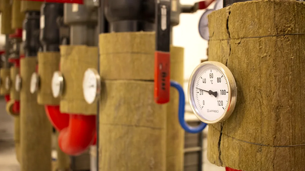 Peste 600 de blocuri din București rămân fără apă caldă. Lista zonelor afectate