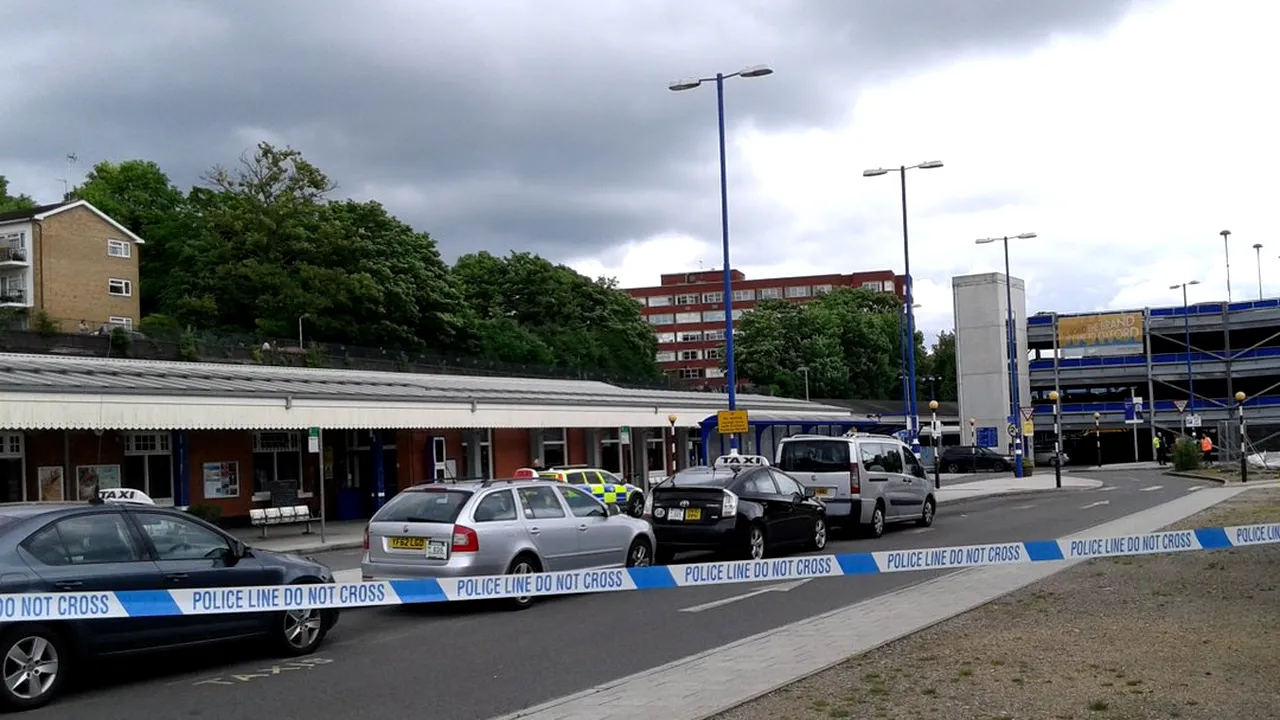 Gară din suburbiile Londrei, evacuată din cauza unui incident de securitate