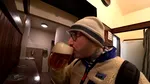 Un creator de conținut a zburat 1.600 de kilometri doar pentru a bea o halbă din berea sa favorită care costă doar un euro