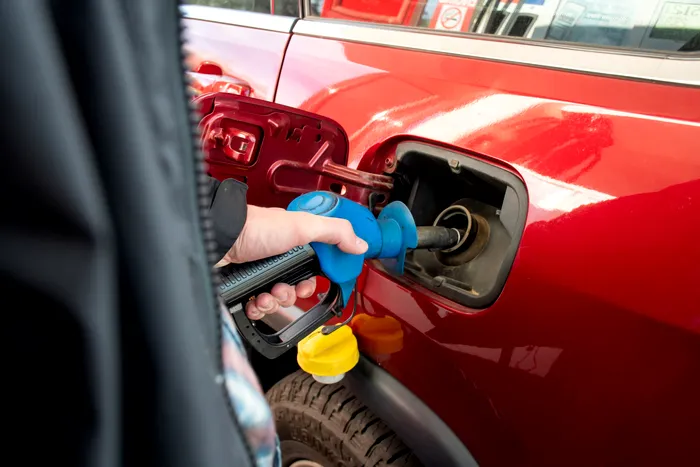 Expertul în Energie Dumitru Chisăliță spune cât se poate reduce acciza și TVA la combustibil în România