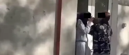 VIDEO | Violențe fără margini în fața Liceului Ita Wegman din Capitală. O elevă a fost lovită cu pumnii și picioarele de o altă tânără, dintr-un motiv absurd