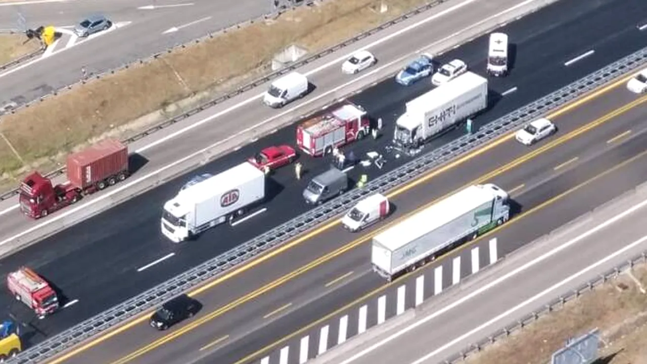 Un șofer român de TIR a murit în Italia după impactul violent dintre două camioane