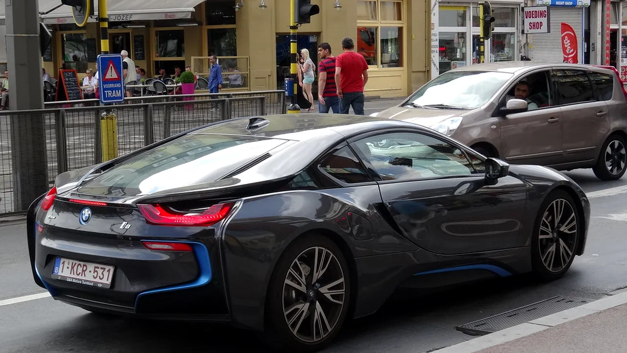 Se schimbă legea. Mașinile puternice, INTERZISE acestor șoferi!