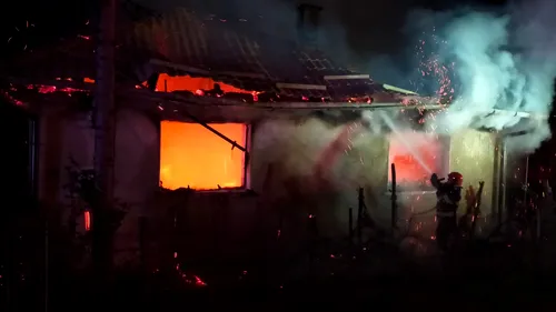 Incendiu la o casă din Sălaj. Un bărbat a fost găsit mort