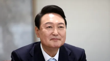 Proteste masive în Coreea de Sud împotriva președintelui Yoon Suk Yeol. Manifestanții au folosit MELODII K-Pop