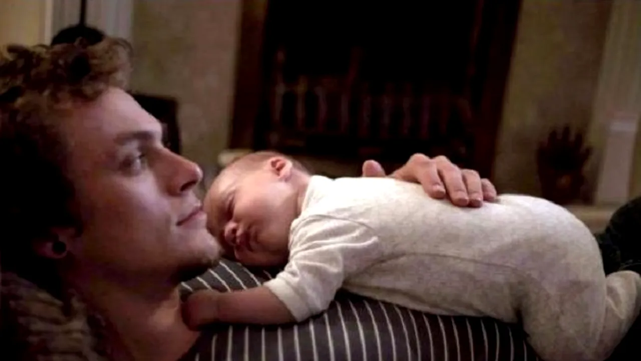 Bărbatul căruia i s-a interzis să-și țină copilul în brațe