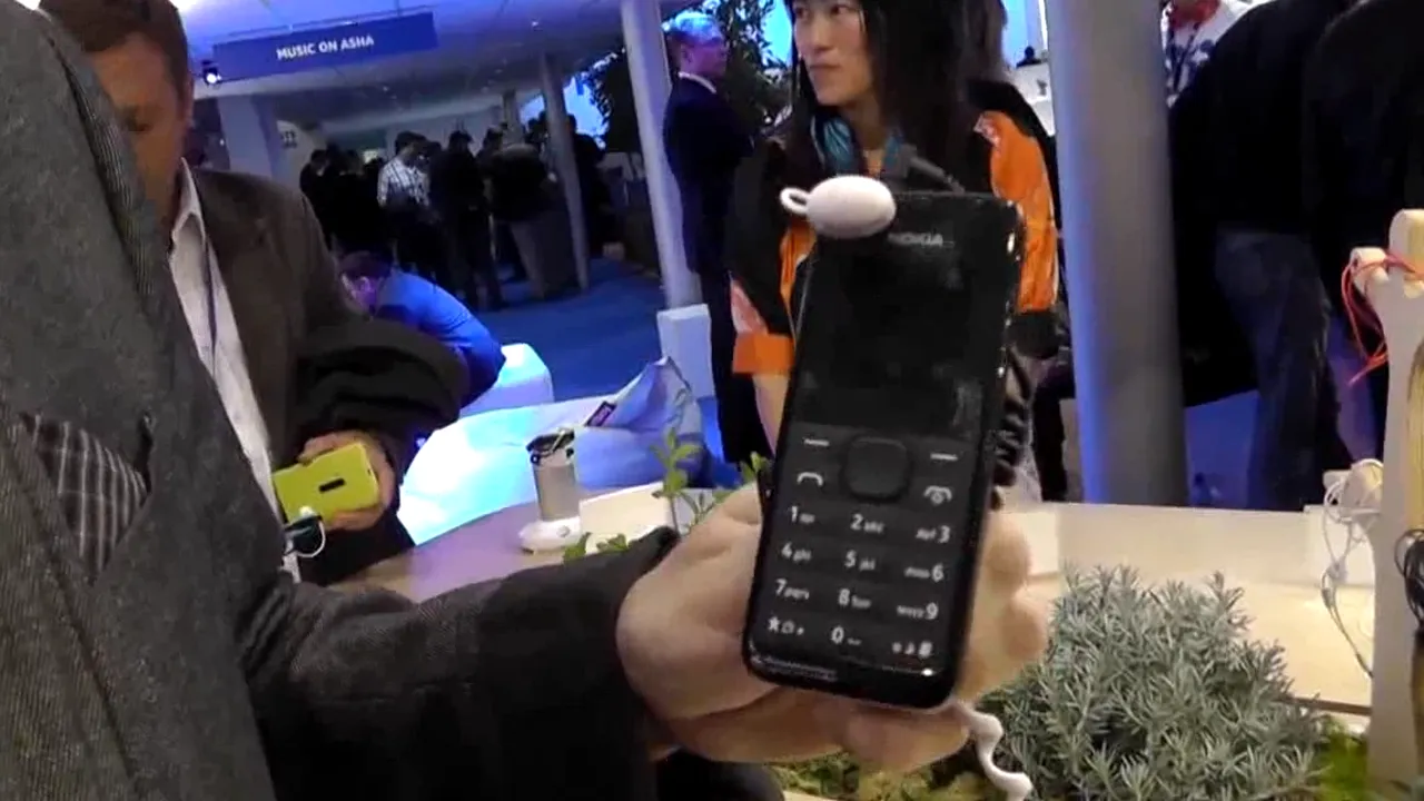 MOBILE WORLD CONGRESS 2013. Prezentare NOKIA 105, telefonul de 65 de lei a cărui baterie ține 35 de zile. VIDEO