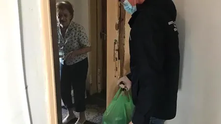 SPRIJIN. Bătrânii din Capitală care nu se pot deplasa pot cere acum să li se facă cumpărăturile. Cine suportă cheltuielile