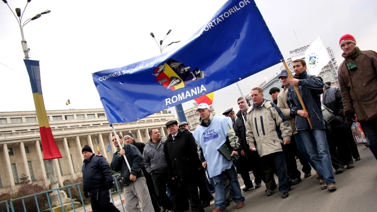 Zeci de transportatori protestează în fața ministerului Transporturilor. După referendum, vom fi 2.500 de mașini la București! COTAR discută cu reprezentanții lui Lucian Șova