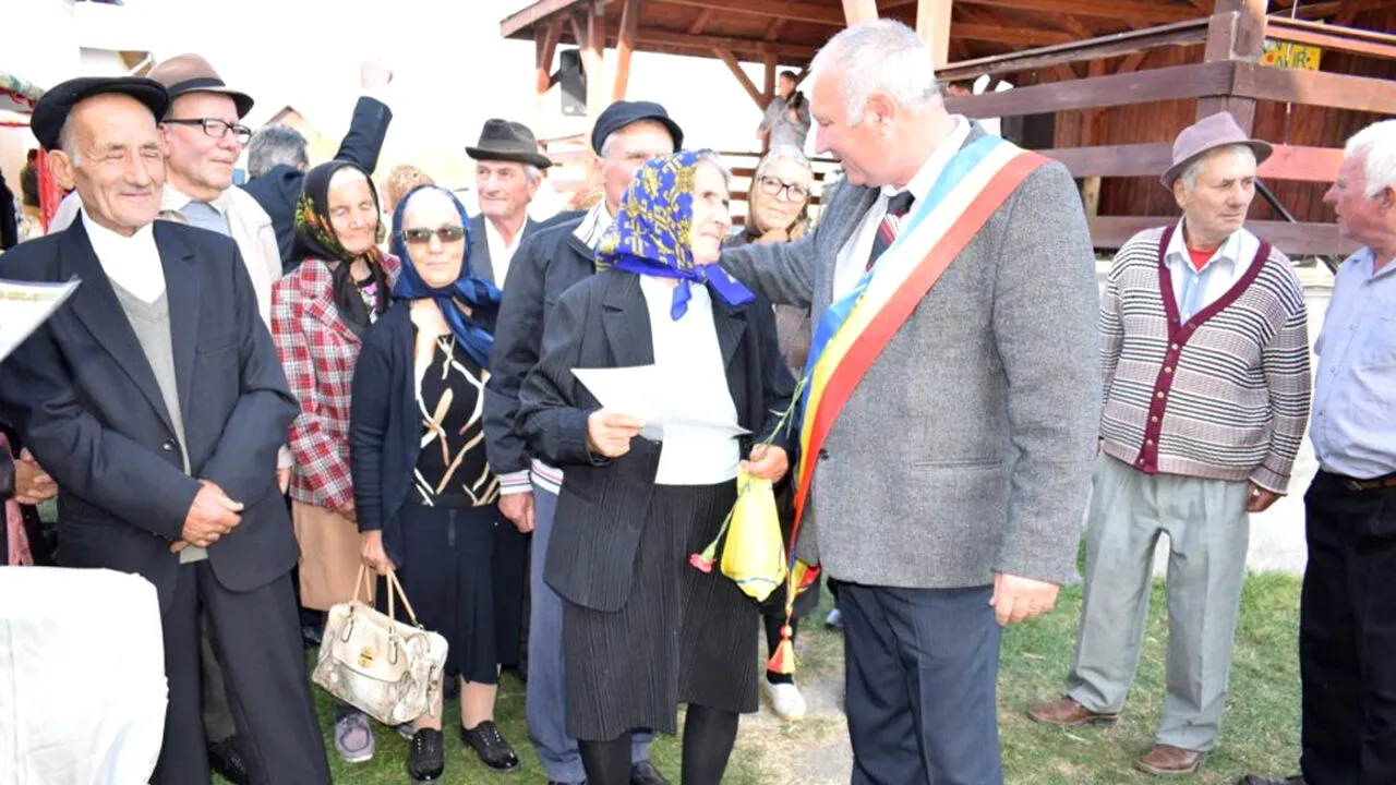 Singura localitate din România care are același primar din 1990 până acum. Cum a reușit Emil să câștige alegerile, de fiecare dată