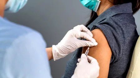 Nicușor Dan propune înființarea unui centru mobil de vaccinare. „Imunizarea populaţiei, sortită eşecului”, se arată în proiect