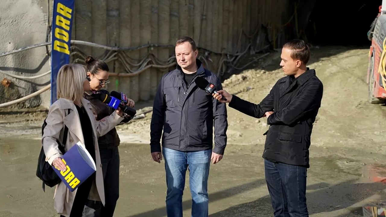 Șeful CNAIR a verificat lucrările de pe tronsonul 4 al autostrăzii Sibiu-Pitești/ Antreprenorul și-a asumat deschiderea circulației mai devreme