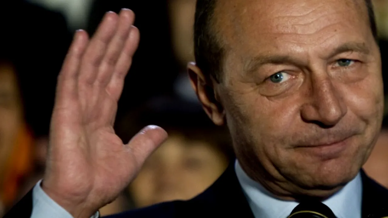 Băsescu: Pudelul de companie, domnul Tăriceanu, a ținut să intre în acest joc din care va ieși smotocit