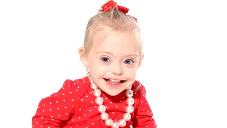 Povestea fetiței care a înduioșat Marea Britanie. Detaliul tulburător care se ascunde în spatele acestei imagini perfecte