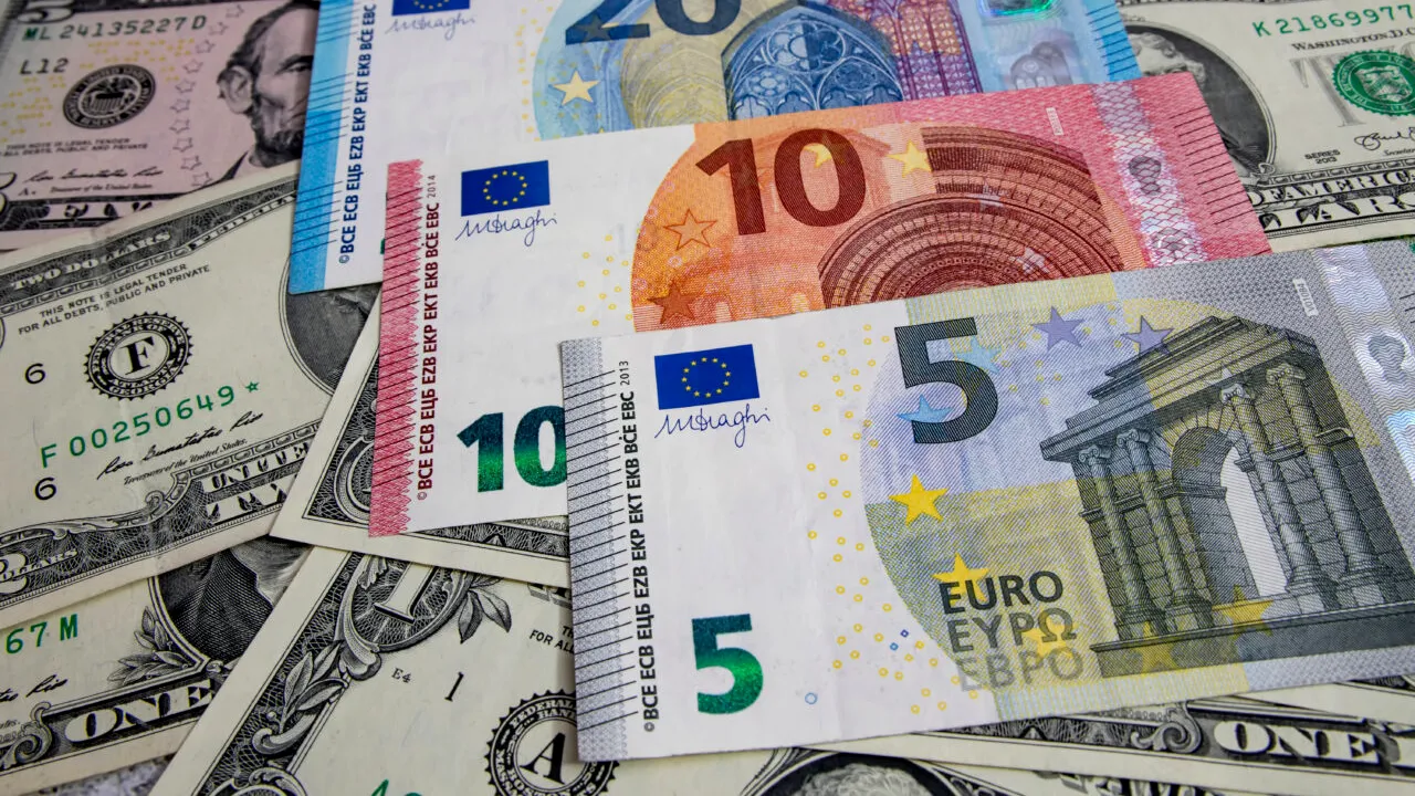 România mai are de recuperat, din perioada comunistă, datorii de jumătate de miliard de dolari de la mai multe state. Principalele țări datornice