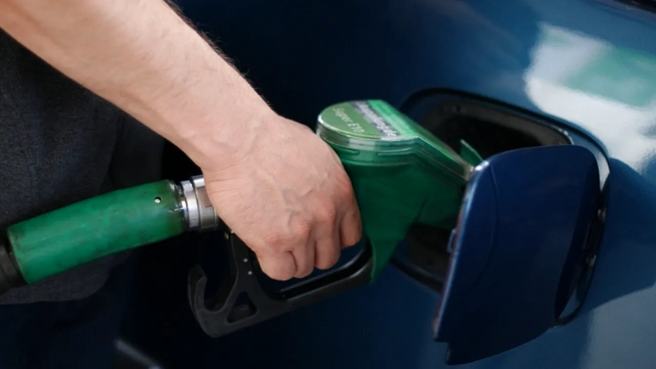 Cât reprezintă taxele din prețul unui litru la benzină. Comparație între România și Bulgaria