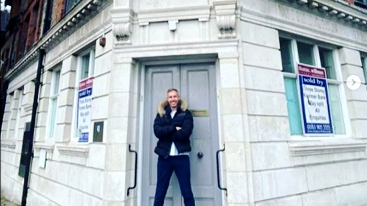 A cumpărat banca ce îi refuzase un credit în urmă cu 20 de ani! Povestea fabuloasă a lui Adam Deering