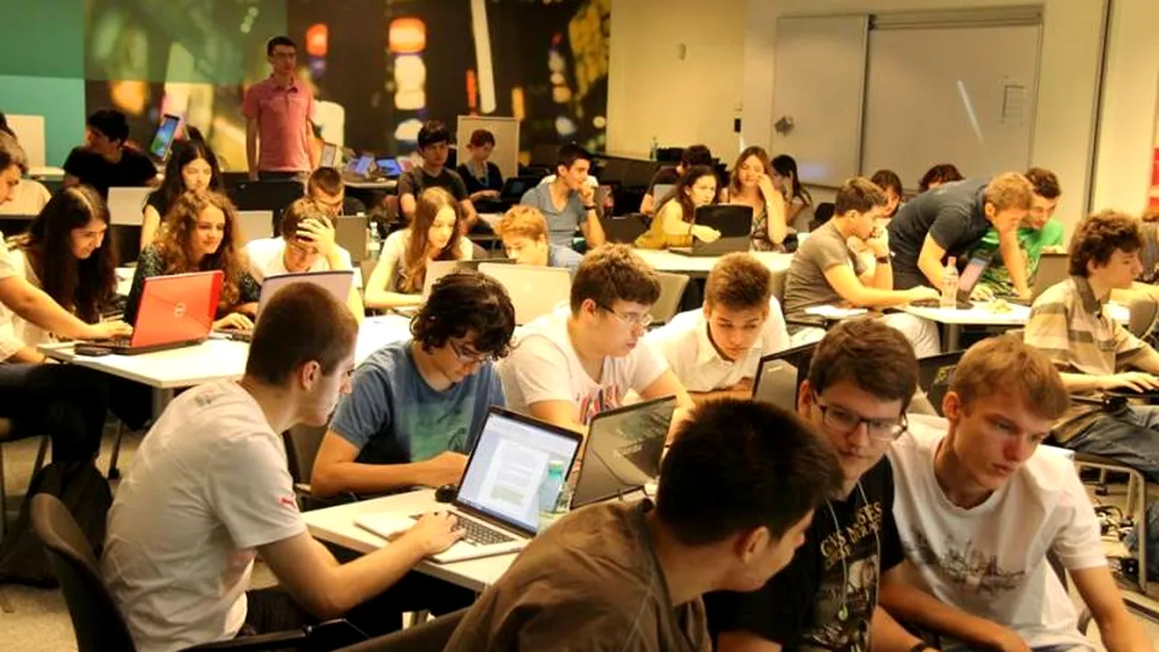 Ministerul Educației: Colaborarea dintre instituțiile de învățământ și companiile din mediul privat, importantă pentru dezvoltarea tinerilor. Un exemplu: Școala de Vară Microsoft