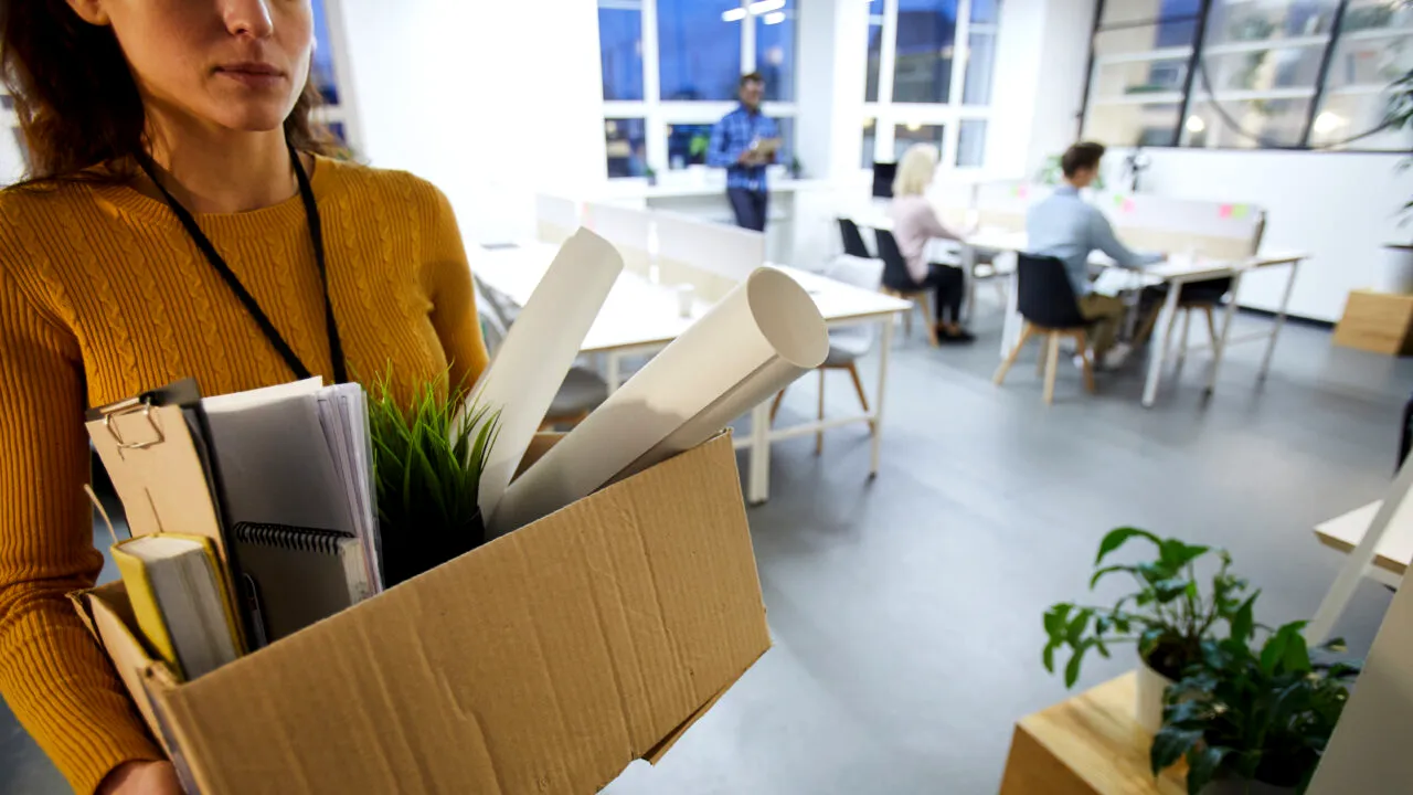 O companie gigantică a anunțat eliminarea a 16.000 de locuri de muncă: Nu se pune problema de înlocuirea angajaților cu AI