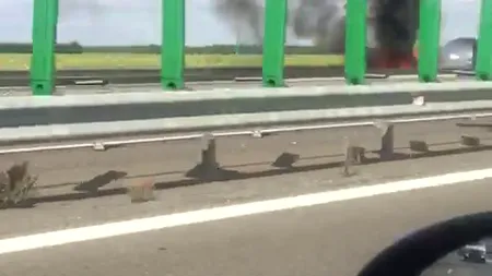 Panică pe Autostrada Soarelui! Coloană de mașini de 2 kilometri, după ce o mașină a luat foc! (VIDEO EXCLUSIV)