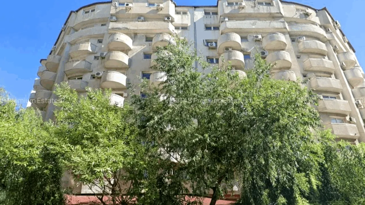 Un bloc de nouă etaje din București a fost scos integral la vânzare. Care ar fi beneficiile investiției