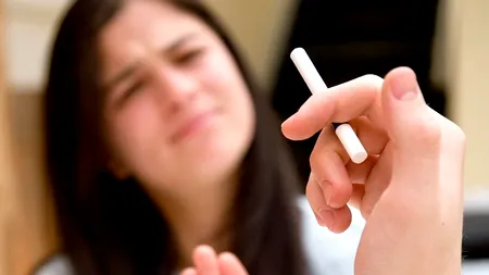 STUDIU. La ce riscuri se expun fumătorii pasivi