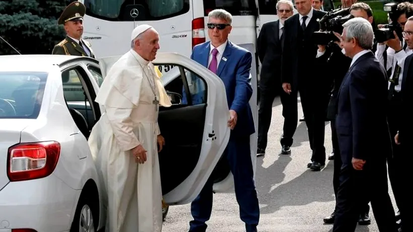 Imaginea zilei: Papa Francisc a folosit un Logan în timpul vizitei în Armenia