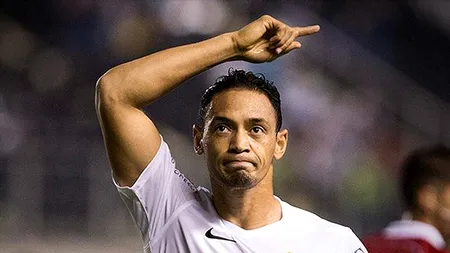 Gafă incredibilă. S-a ținut un moment de reculegere în memoria lui, deși era pe teren. Reacția sa a fost total neașteptată