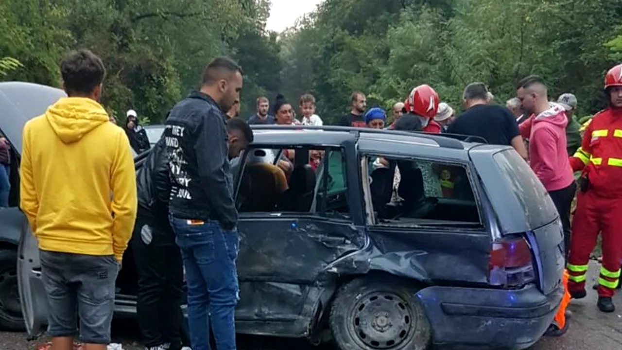 O femeie a murit și alte nouă persoane au fost rănite, între care trei copii, într-un grav accident produs în județul Constanța