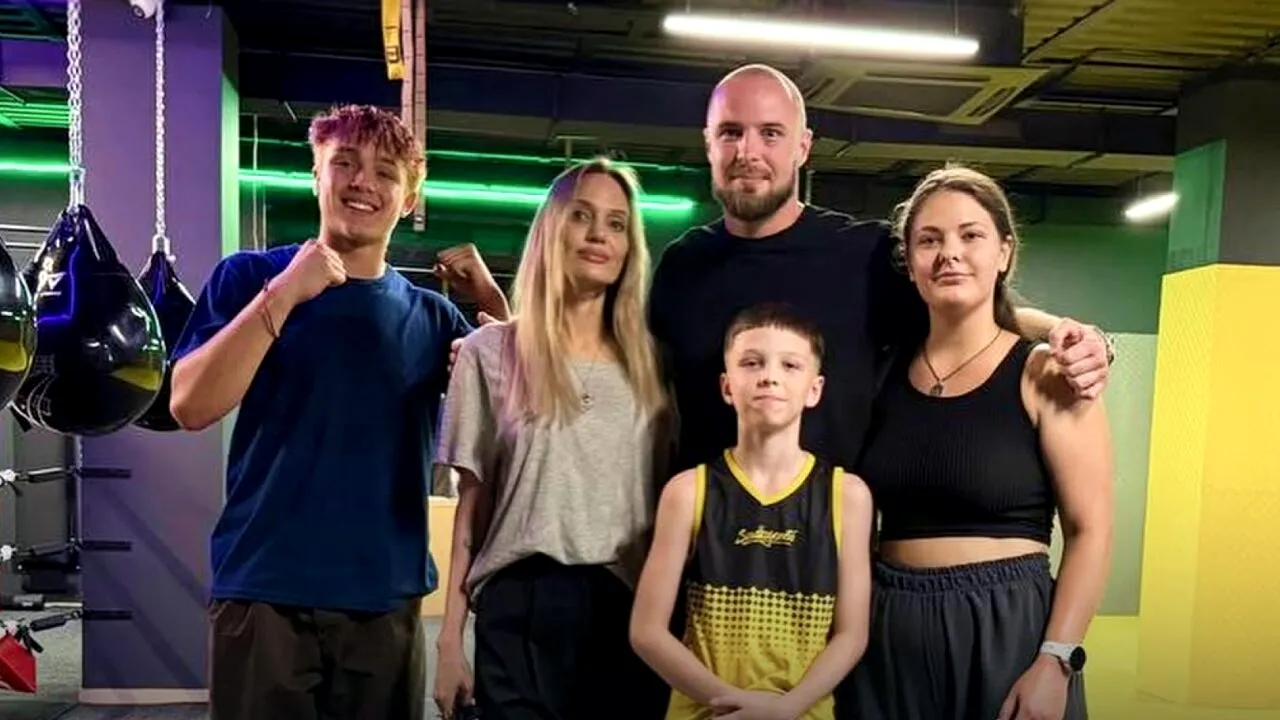 Actrița Angelina Jolie și-a adus fiul de 18 ani la un club de box din Harkov, Ucraina