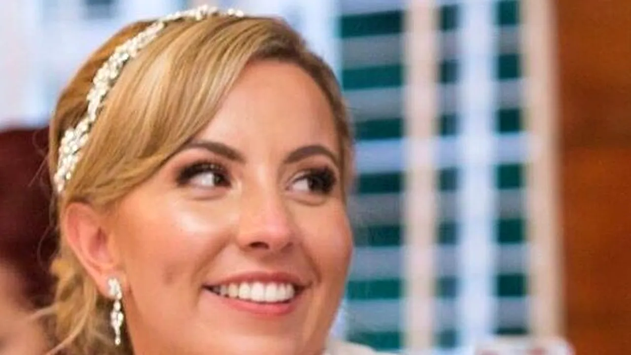 Profesoara de 37 de ani care a „corupt” un elev de 15 ani, interzisă la catedră. Îi trimitea mesaje chiar și la școală: „Mă faci să roșesc”