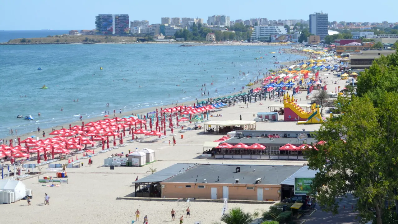 Țeapă la Marea Neagră. Rezervări la HOTELUL FANTOMĂ din Mamaia