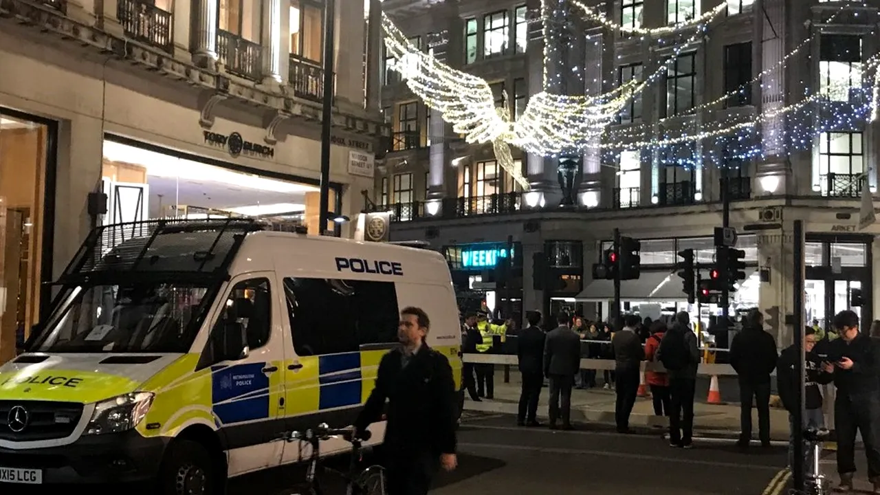 Centrul Londrei a fost evacuat. Ce au găsit polițiștii într-o intersecție a metropolei