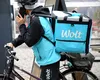 WOLT preia oficial Tazz. Livratorii în albastru deschis înlocuiesc tradiționalele jachete roșii Tazz pe străzile Iașiului